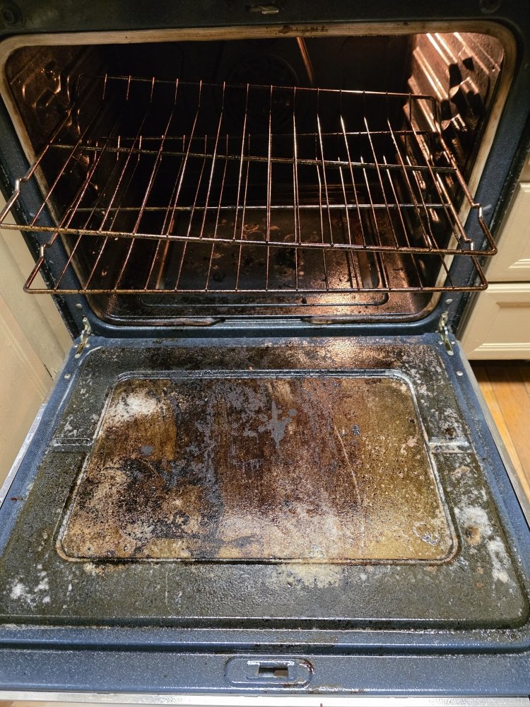 Before cleaning – Oven Deep Clean